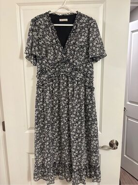 KIRUNDO | Black & White | Floral Ruffle Midi Dress | Feminine
